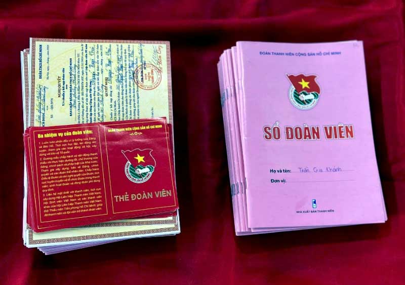 Thẻ Đoàn viên và thẻ Đoàn viên