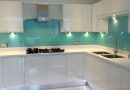 Bảng giá kính ốp bếp màu xanh ngọc chi tiết hiện nay – Giảm ngay 25% tại Thành Long