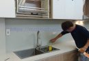 Top 10 mẫu kính ốp bếp màu trắng sữa đẹp mê hồn cho gian bếp hiện đại