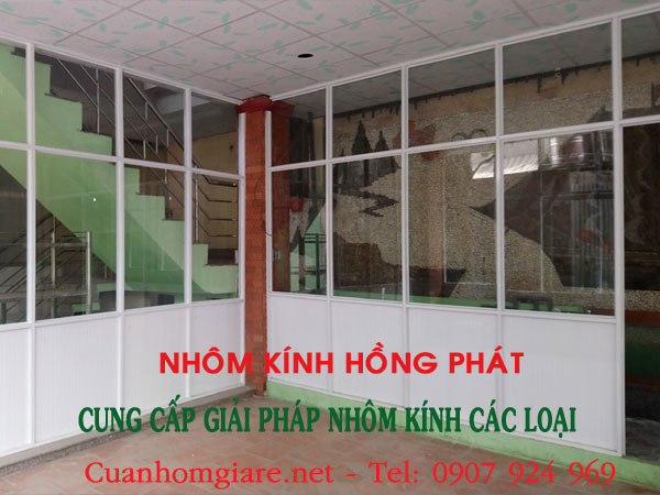 vach-nhom-kinh-ngan-phong