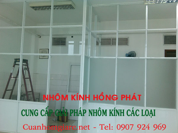 vach-nhom-kinh-ngan-phong