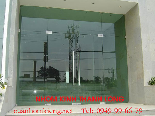 kinh-cuong-luc-8-ly-gia-bao-nhieu