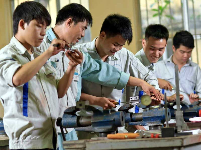 Nên chọn những công việc lành lương cao để ổn định cuộc sống