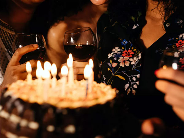 Bánh kem lung linh trong ngày sinh nhật 20 tuổi