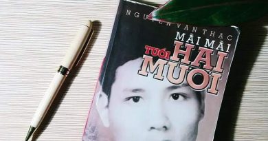 Kỳ Lạ: Vì Sao Cảm Nhận Về Cuốn Sách Mãi Mãi Tuổi 20 Luôn Gắn Liền Với Nước Mắt Và Niềm Tự Hào?